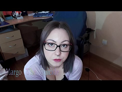 ❤️ Nwatakịrị nwanyị sexy nwere ugegbe na-eme Dildo nke ukwuu na igwefoto ️❌ na anyi ❤